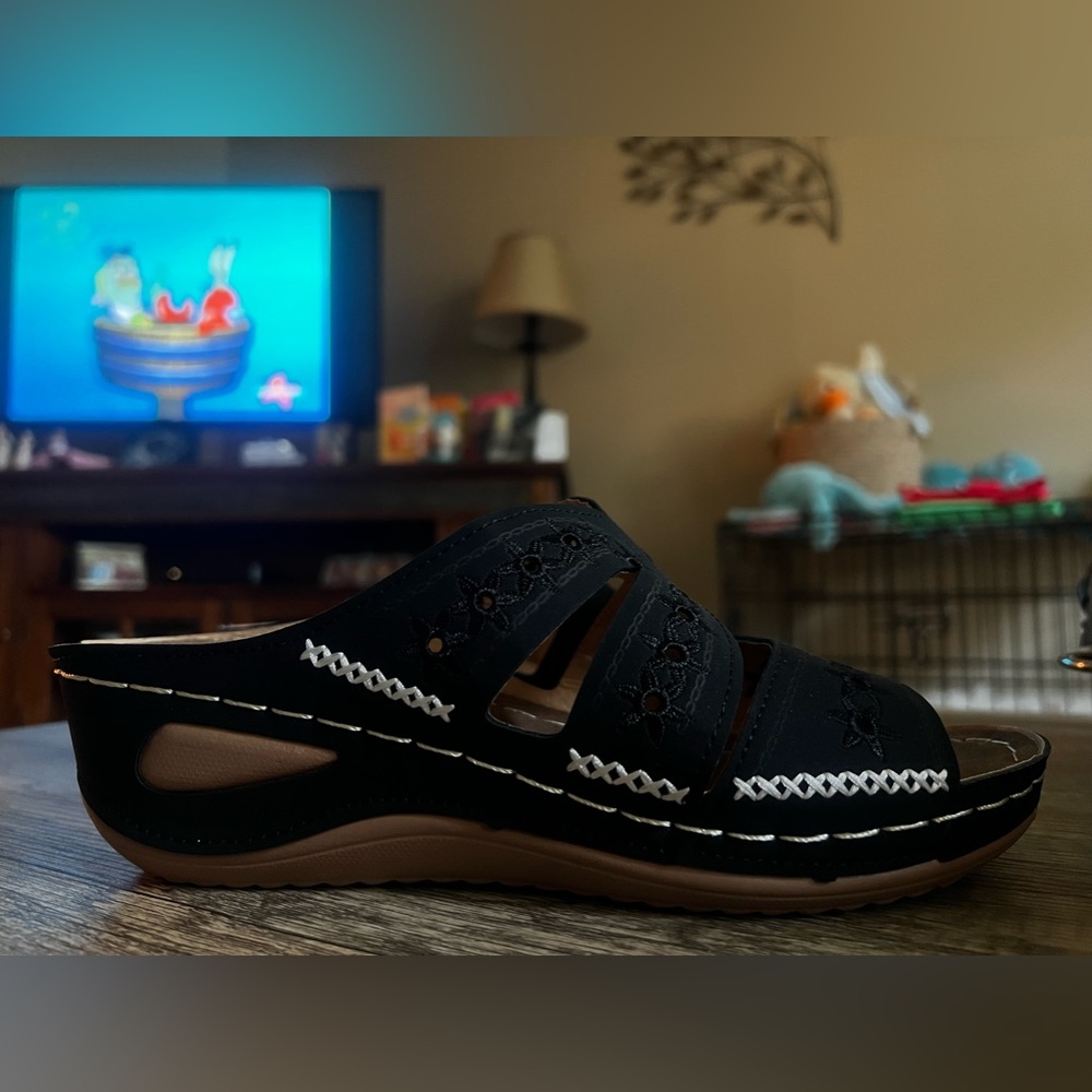 Platform Sandals - Picture 3 of 5